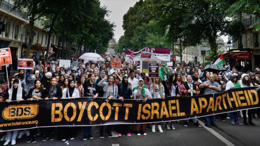 Activistas del movimiento Boicot, Desinversión y Sanciones (BDS) realizan una protesta en contra de las practicas crueles del régimen de Israel.