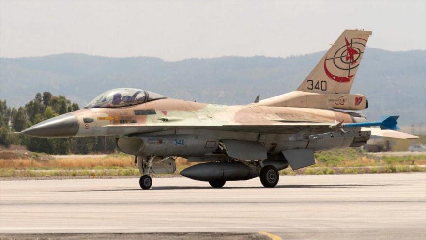 Un avión de combate F-16 de la fuerza aérea del régimen de Israel se prepara para despegar en la base aérea de Ramat David situada en el valle de Yezreel, al sureste de la ciudad portuaria israelí de Haifa, en el noroeste de los territorios ocupados palestinos, 28 de junio de 2016.