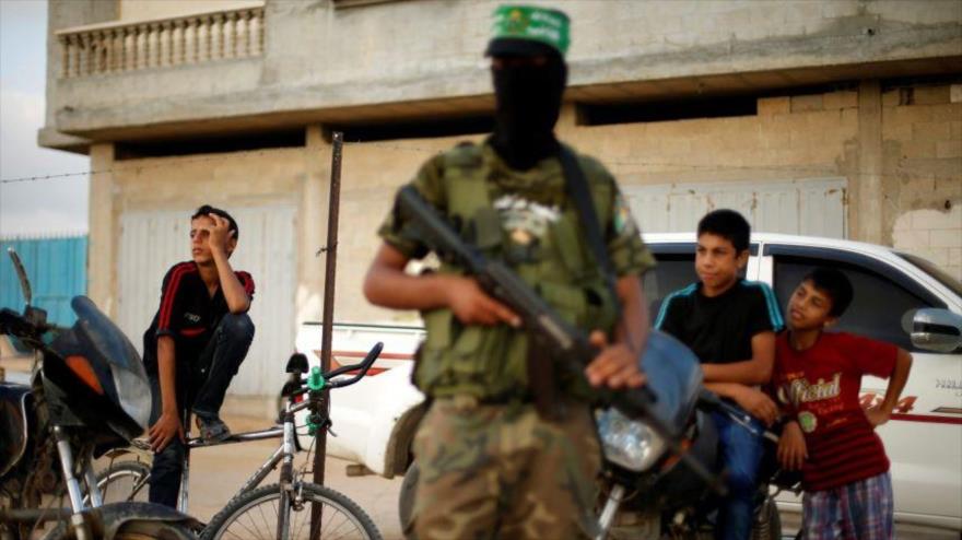 Un soldado de HAMAS patrulla las calles de la Franja de Gaza.