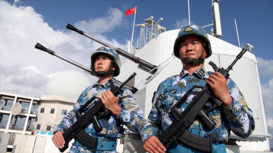 Los soldados del Cuerpo de Marines del Ejército de Liberación Popular (ELP) de China en las islas Spratly, en aguas del mar de la China Meridional, 10 de febrero de 2016.