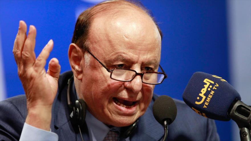 El expresidente fugitivo yemení, Abdu Rabu Mansur Hadi, ofrece un discurso en el sur del país.