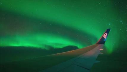 Vean la espectacular aurora austral desde un avión