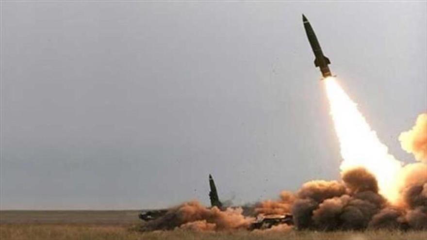 El momento de lanzamiento de un misil desde Yemen contra objetivos en Arabia Saudí.