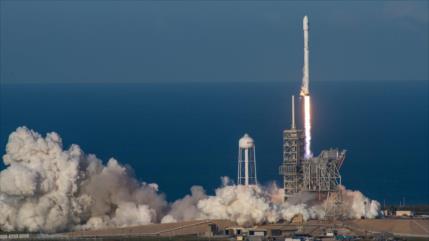 SpaceX hace historia y lanza con éxito el primer cohete reciclado