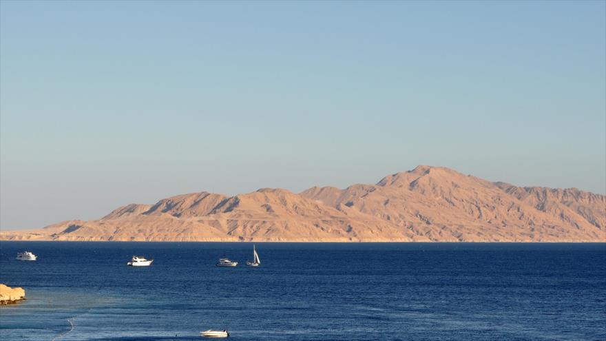 La isla egipcia Tirán, en el mar Rojo, es un atolón que el Gobierno de Egipto quiere ceder a Arabia Saudí.