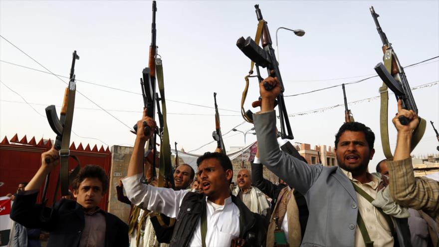 Los combatientes del movimiento popular yemení Ansarolá.