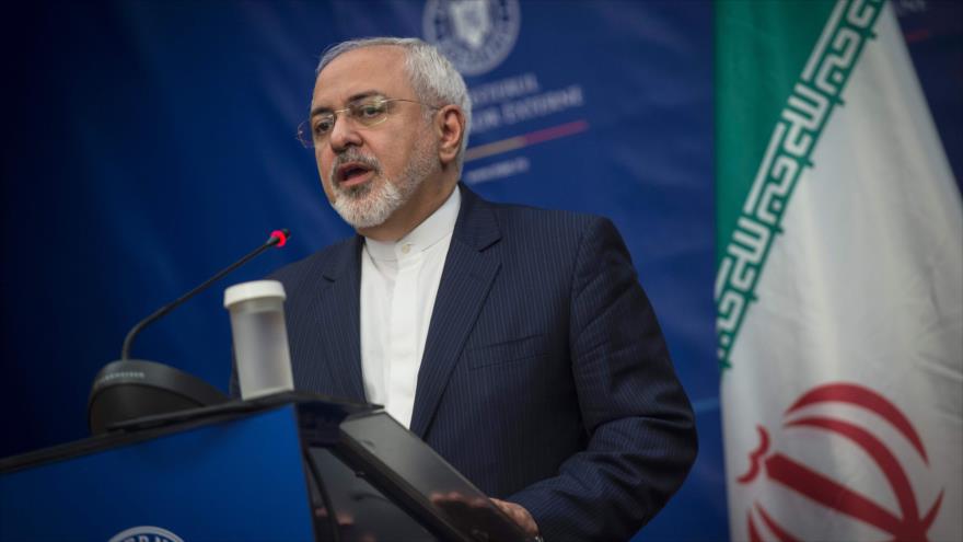 El ministro de Asuntos Exteriores de Irán, Mohamad Yavad Zarif, se dirige a los medios de comunicación después de una reunión con su homólogo rumano en Bucarest, capital de Rumania, 9 de noviembre de 2016.