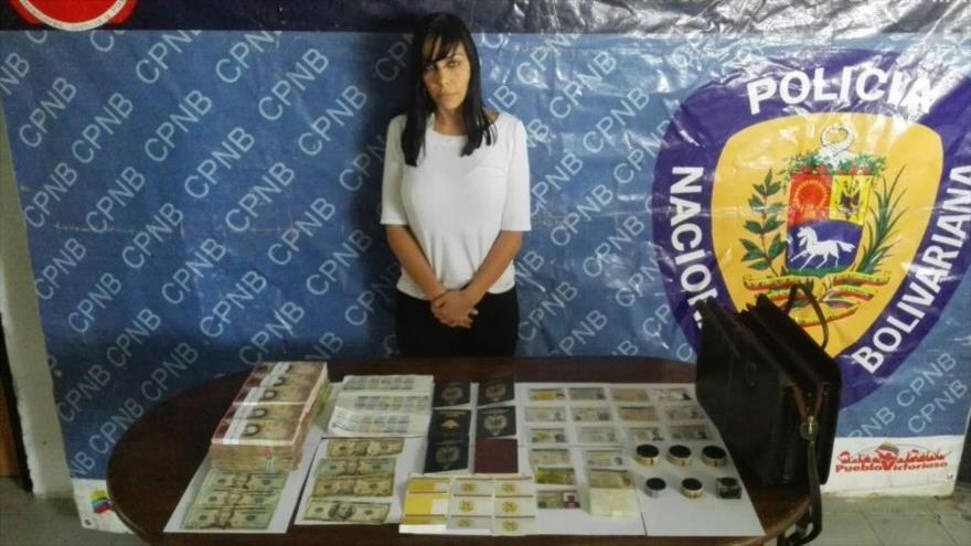 Ana Teresa Argotti, la abogada de Lilian Tintori, esposa del opositor venezolano Leopoldo López, fue capturada con material de falsificación de documentos, 4 de abril de 2017.