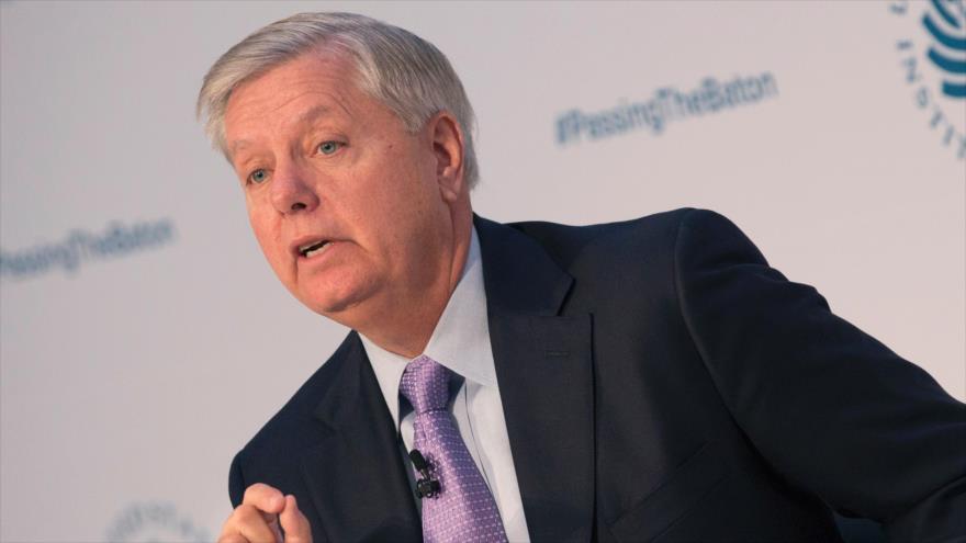 El senador Lindsey Graham participa en una conferencia sobre la transición de la Presidencia de Estados Unidos de Obama a Trump en el Instituto de Paz de Estados Unidos en Washington DC, 10 de enero de 2017. 