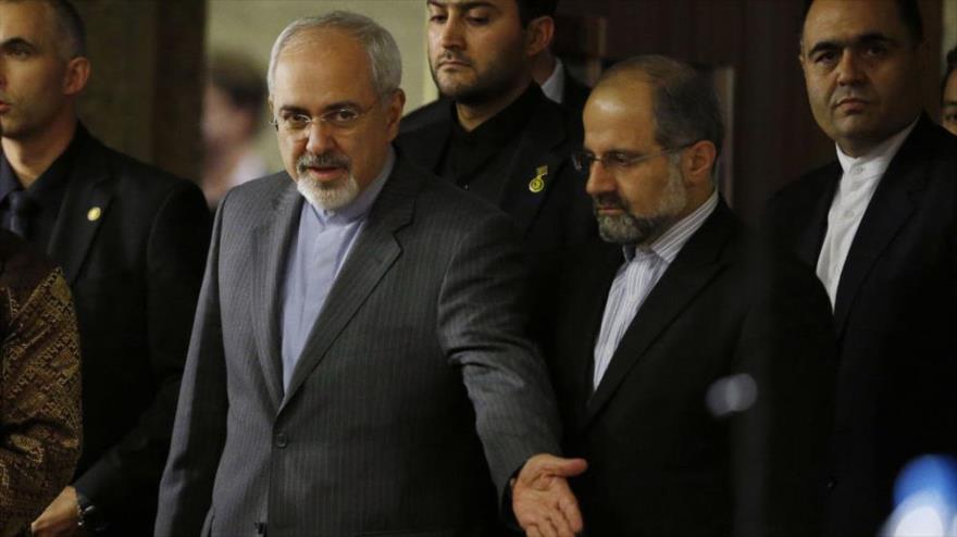 El ministro iraní de Asuntos Exteriores, Mohamad Yavad Zarif, sale de una reunión laboral en Ginebra (Suiza). 