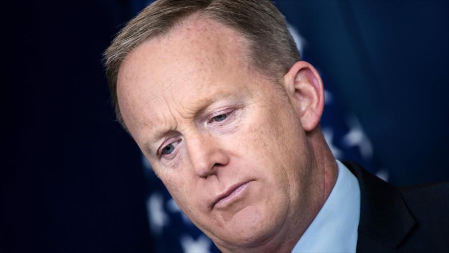 El portavoz de la Casa Blanca, Sean Spicer, en una rueda de prensa, 11 de abril de 2017.