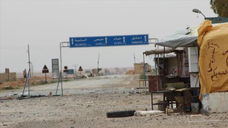 Parte de la carretera que une la ciudad de Al-Raqa a Damasco, la capital siria, 12 de abril de 2017.