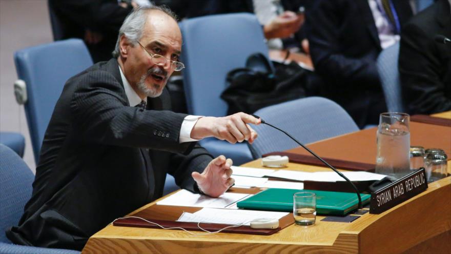 El representante permanente de Siria ante la ONU, Bashar al-Yafari, habla durante la sesión del Consejo de Seguridad de las Naciones Unidas (CSNU), 12 de abril de 2017.