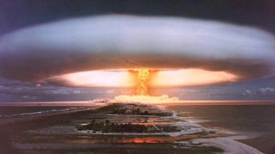 Explosión provocada por una prueba nuclear por parte del Reino Unido, en 2014.