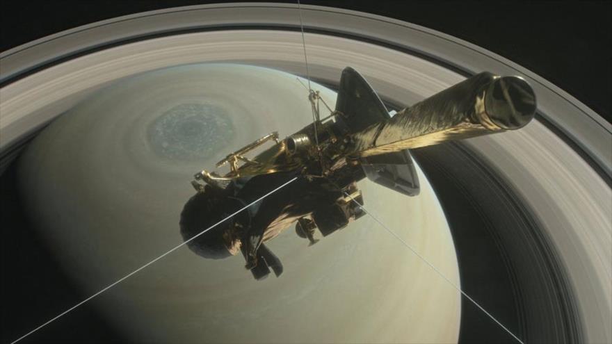 Ilustración cedida sin fechar de la NASA que muestra la nave Cassini que se dispone a adentrarse en la órbita del planeta Saturno y sus anillos interiores.
