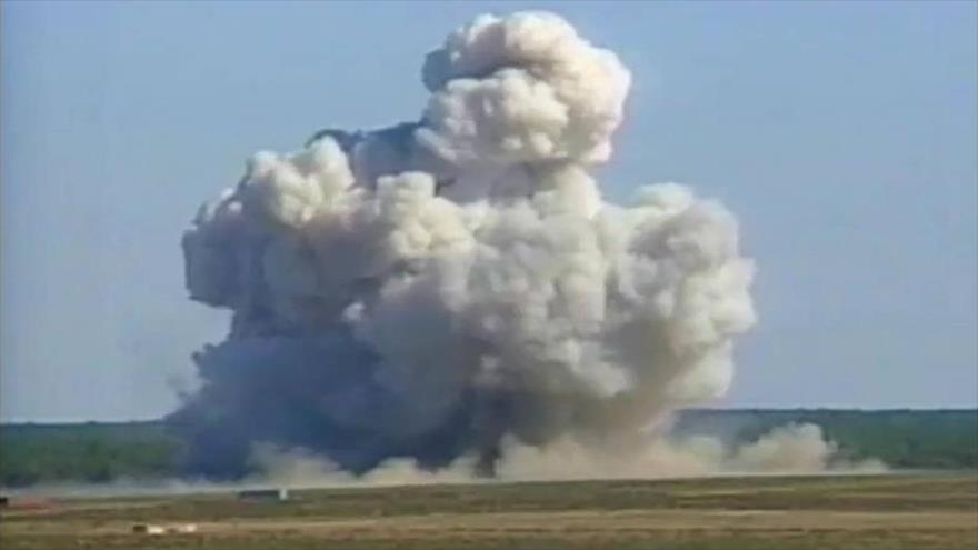 Una gran nube de humo se levanta tras la explosión de una bomba GBU-43/B Massive Ordnance Air Blast bomb (MOAB, en inglés) lanzada por EE.UU. en la provincia de Nangarhar en Afganistán, 13 de abril de 2017.