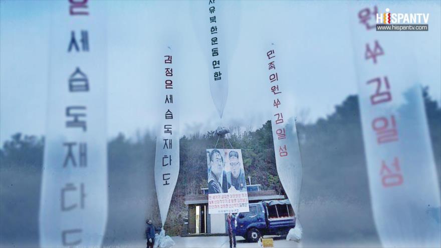 Opositores norcoreanos residentes en Corea del Sur lanzan balones y panfletos contra el líder norcoreano, Kim Jong-un, 15 de abril de 2017.