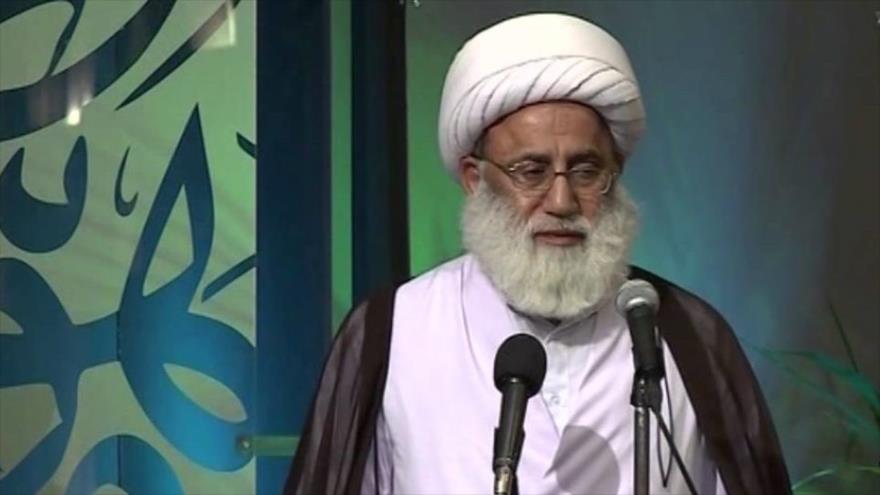 El líder chií saudí, el sheij Husein Ali Razi, ofrece un discurso en un rezo de viernes. 