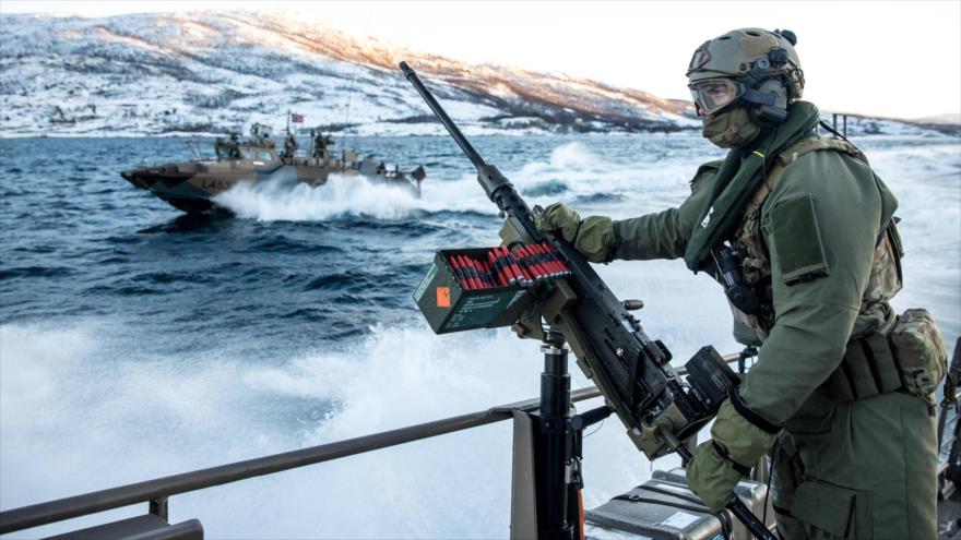 Barcos militares de la OTAN en la maniobra Viking 2017, realizada en Finnmark, la región más septentrional de Noruega, en el océano Glacial Ártico, 7 de marzo de 2017.