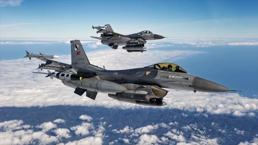 Cazabombarderos F-16 Fighting Falcon de la Fuerza Aérea de Turquía.