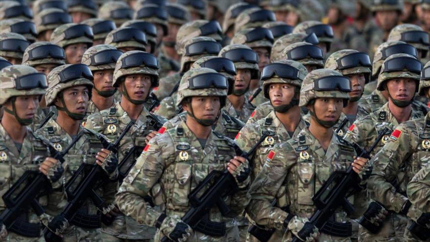 Efectivos de las Fuerzas Armadas de China durante un desfile militar.