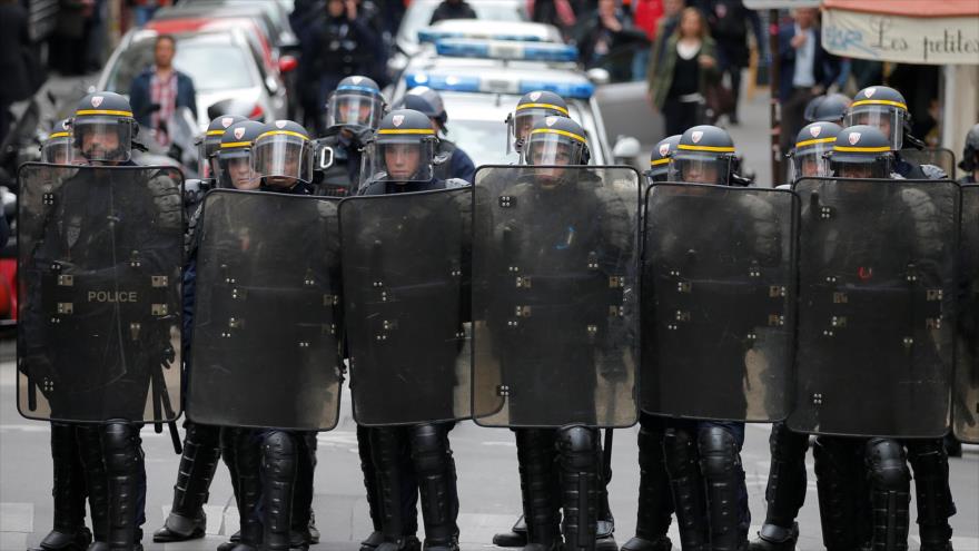 Franceses critican ‘política de máscaras’ en Presidenciales 2017