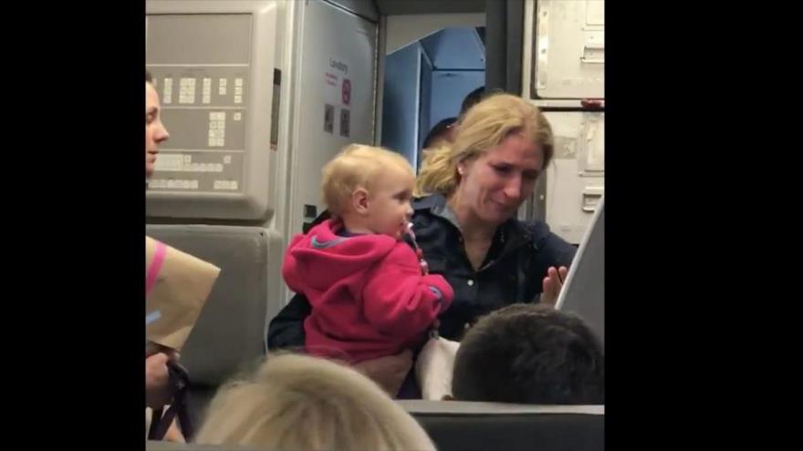 Video: Empleado de American Airlines agrede a pasajera argentina