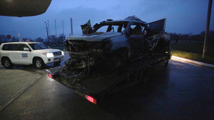 Automóvil de la Misión Especial de Observación de la Organización para la Seguridad y la Cooperación en Europa (OSCE), afectado por una explosión en Ucrania, 23 de abril de 2017.