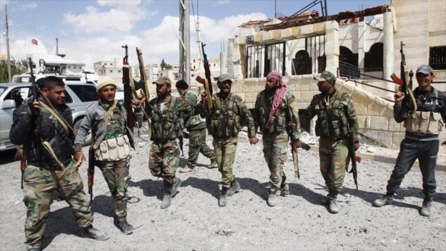 Video: Dos miembros de Al-Qaeda se rinden al Ejército en Damasco