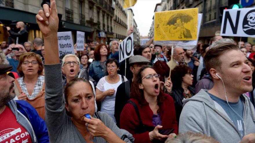 Españoles protestan por casos de corrupción del PP de Rajoy