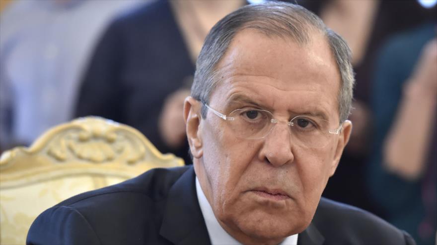 El canciller ruso, Serguei Lavrov, asiste a una reunión con el secretario general de la Organización para la Seguridad y la Cooperación en Europa (OSCE) en Moscú (capital rusa). 25 de abril de 2017