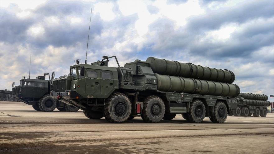 Sistemas antiaéreos de misiles S-400 de fabricación rusa.