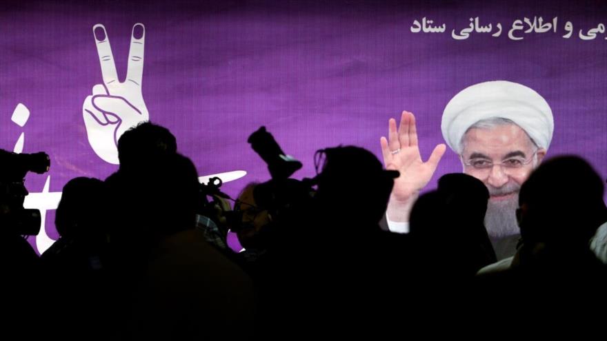 La inauguración de los tres medios oficiales de la campaña electoral del actual presidente y aspirante a la reelección presidencial de Irán, Hasan Rohani, 27 de abril de 2017.