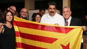 Maduro apoya independentismo catalán retratándose con su bandera
