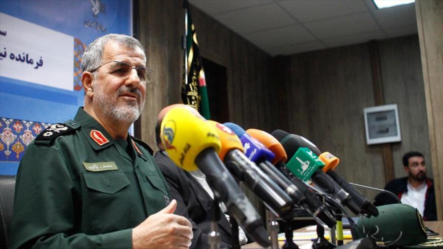 El comandante de la Fuerza Terrestre del Cuerpo de Guardianes de la Revolución Islámica de Irán (CGRI), el general de brigada Mohamad Pakpur, ofrece una rueda de prensa en Teherán, capital persa, abril de 2016.