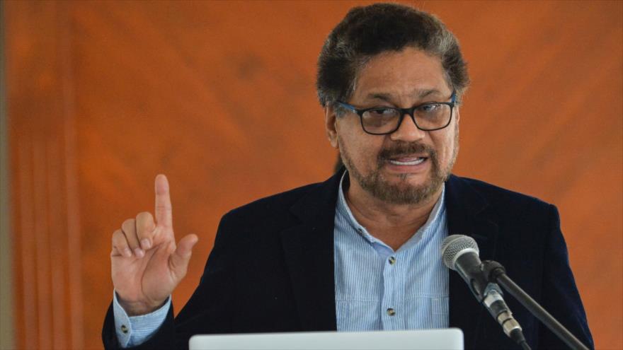 El jefe de la delegación de paz de las Fuerzas Armadas Revolucionarias de Colombia (FARC), Iván Márquez, habla sobre la implementación del acuerdo de paz en Cali, Colombia, 30 de marzo de 2017.