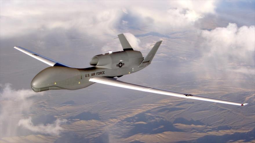 Un dron de reconocimiento estadounidense tipo Global Hawk durante un vuelo.