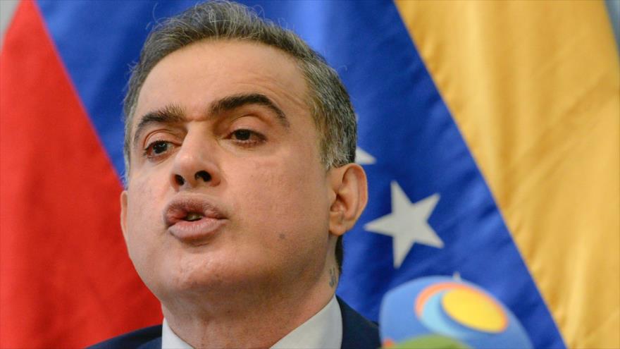 El defensor del Pueblo venezolano, Tarek William Saab, responde preguntas durante una conferencia de prensa en Caracas, 3 de abril de 2017.