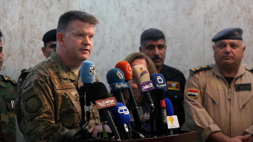 El portavoz de la llamada coalición anti-EIIL, el coronel John Dorrian, ofrece una rueda de prensa en Bagdad, capital iraquí.