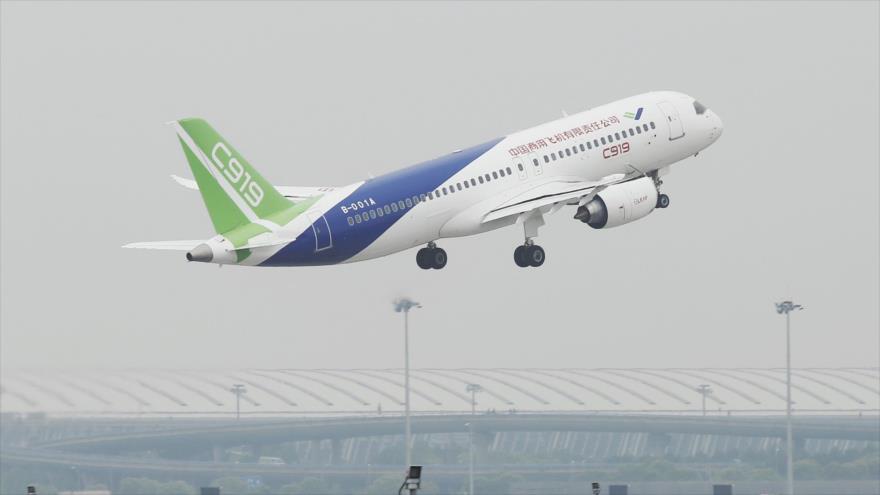 Observen cómo vuela el primer avión de pasajeros chino