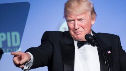 Congresistas conversan en secreto para destituir a Trump