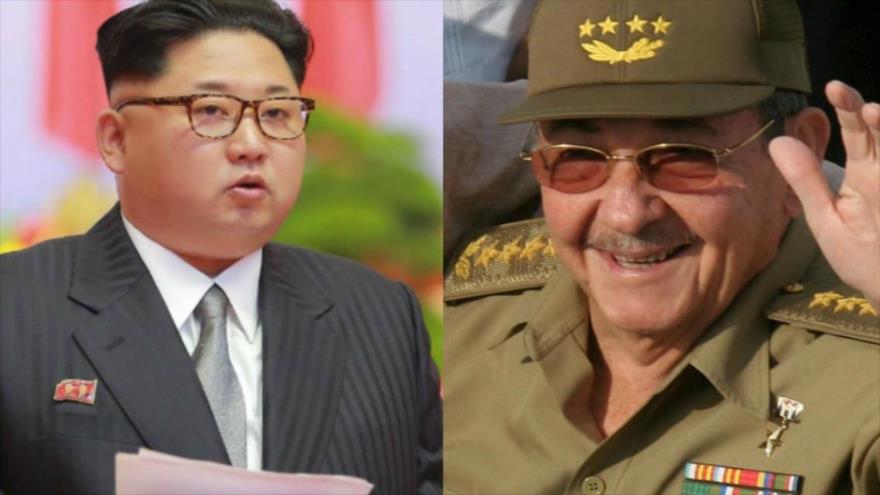 El presidente de Cuba, Raúl Castro (dcha.), y el líder norcoreano, Kim Jong-Un.