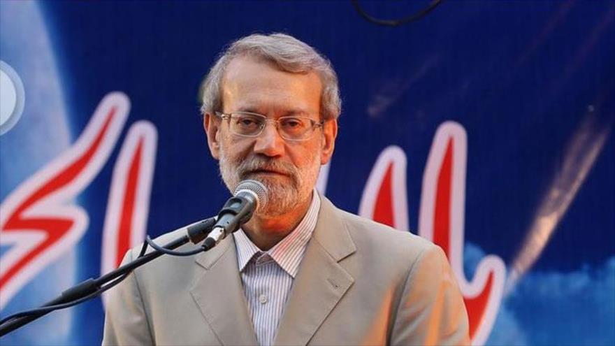 Ali Lariyani, el presidente del Parlamento iraní, habla durante un acto público en el pueblo Angile, en Qom, en el sur de Teherán, la capital, 4 de mayo de 2017.