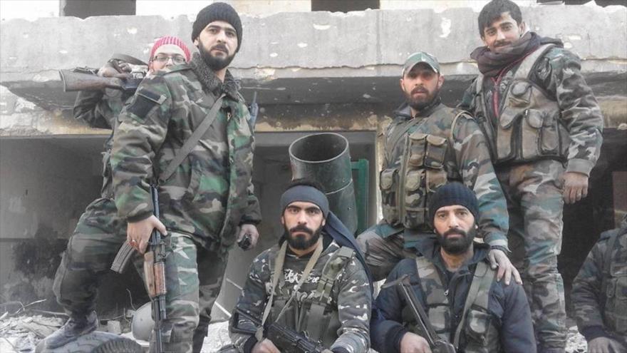 Combatientes de la Guardia Republicana siria en la localidad de Bustan al-Pasha, en Alepo, 11 de noviembre de 2016.