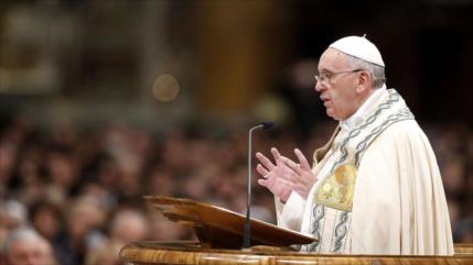El papa Francisco tacha de vergüenza llamar ‘madre’ a una bomba‎