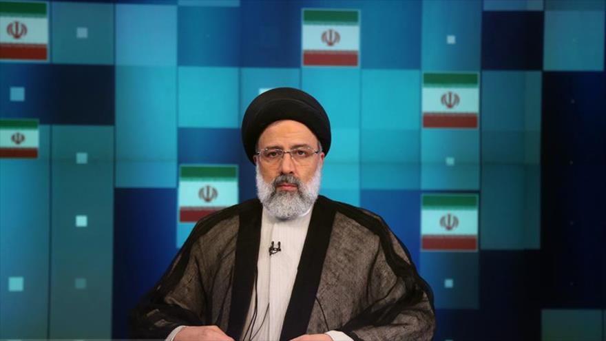 El candidato a la Presidencia de Irán Ebrahim Raisi en una entrevista televisiva, 7 de mayo de 2017.