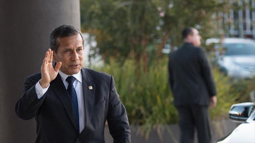 El entonces presidente de Perú, Ollanta Humala, llega a un evento en Santiago, capital de Chile, 30 de junio de 2016.