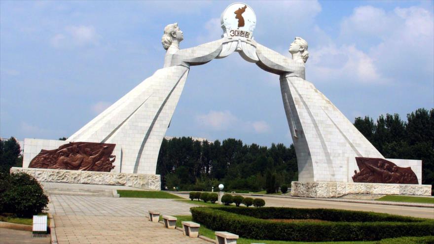 Arco de la Reunificación Coreana en Pyongyang.