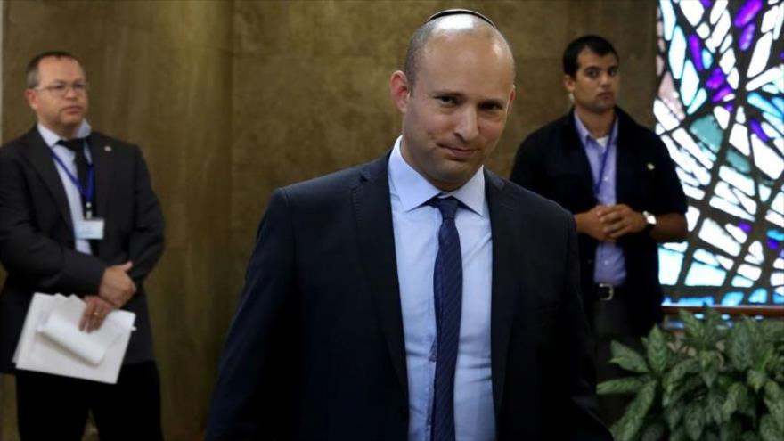 El ministro israelí de educación, Naftali Bennett, llega a una reunión ministerial en Al-Quds, 9 de octubre de 2016.