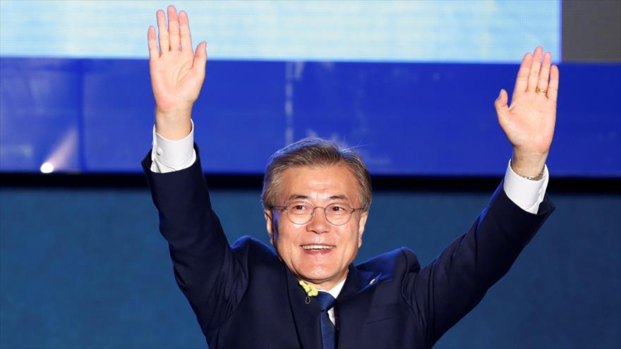 Moon Jae In antes de su discurso en la plaza de Gwanghwamun, en Seúl, 9 de mayo de 2017.